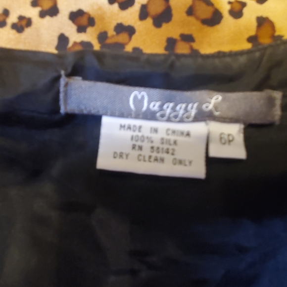 Maggie L | 🔥HOST PICK - Leopard Print Fully Lined Silk Cropped Jacket - Size 6p - Picture 12 of 12
